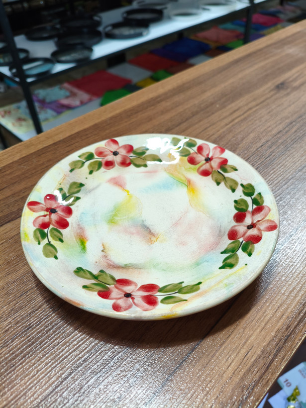 بشقاب پیشدستی میوه خوری سفالی گل قرمز زمینه کرمی ابروبادی نقاشی 3 عددی