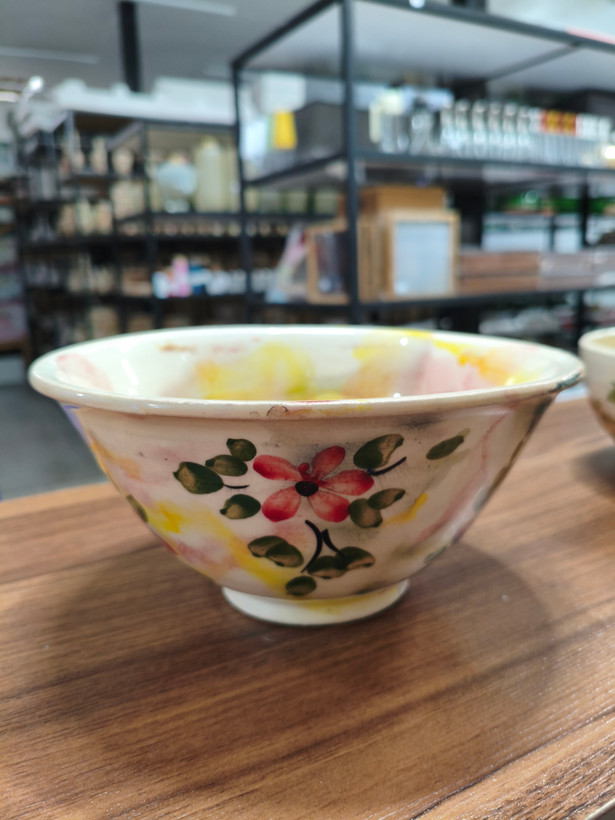 کاسه ابگوشت خوری 2 نفره مخروطی سفالی گل قرمز زمینه کرمی ابروبادی نقاشی 2 عددی