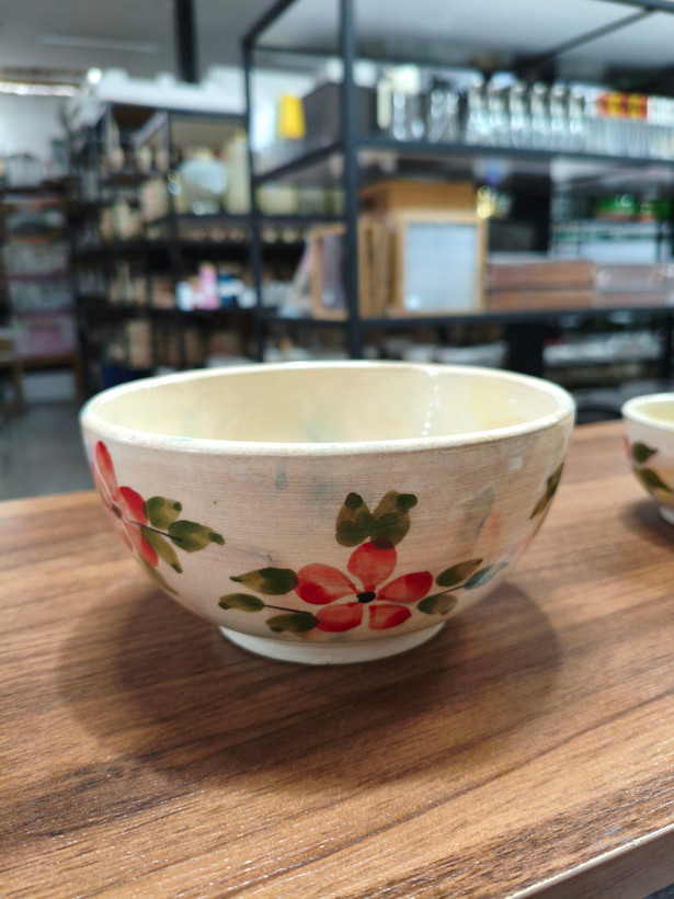 کاسه ابگوشت خوری سفالی گل قرمز زمینه کرمی ابروبادی نقاشی 3 عددی